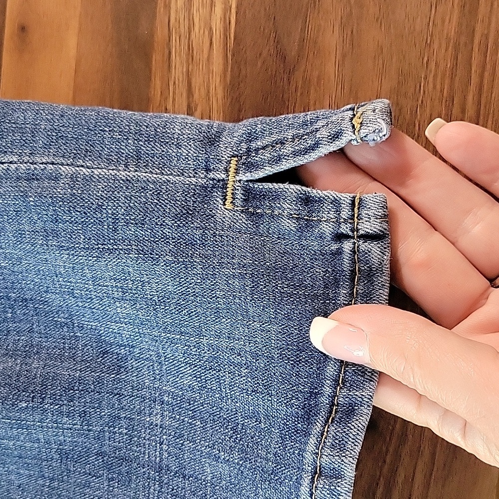 LEVI'S CLASSIC CAPRI JEANS - Picture 5 of 11